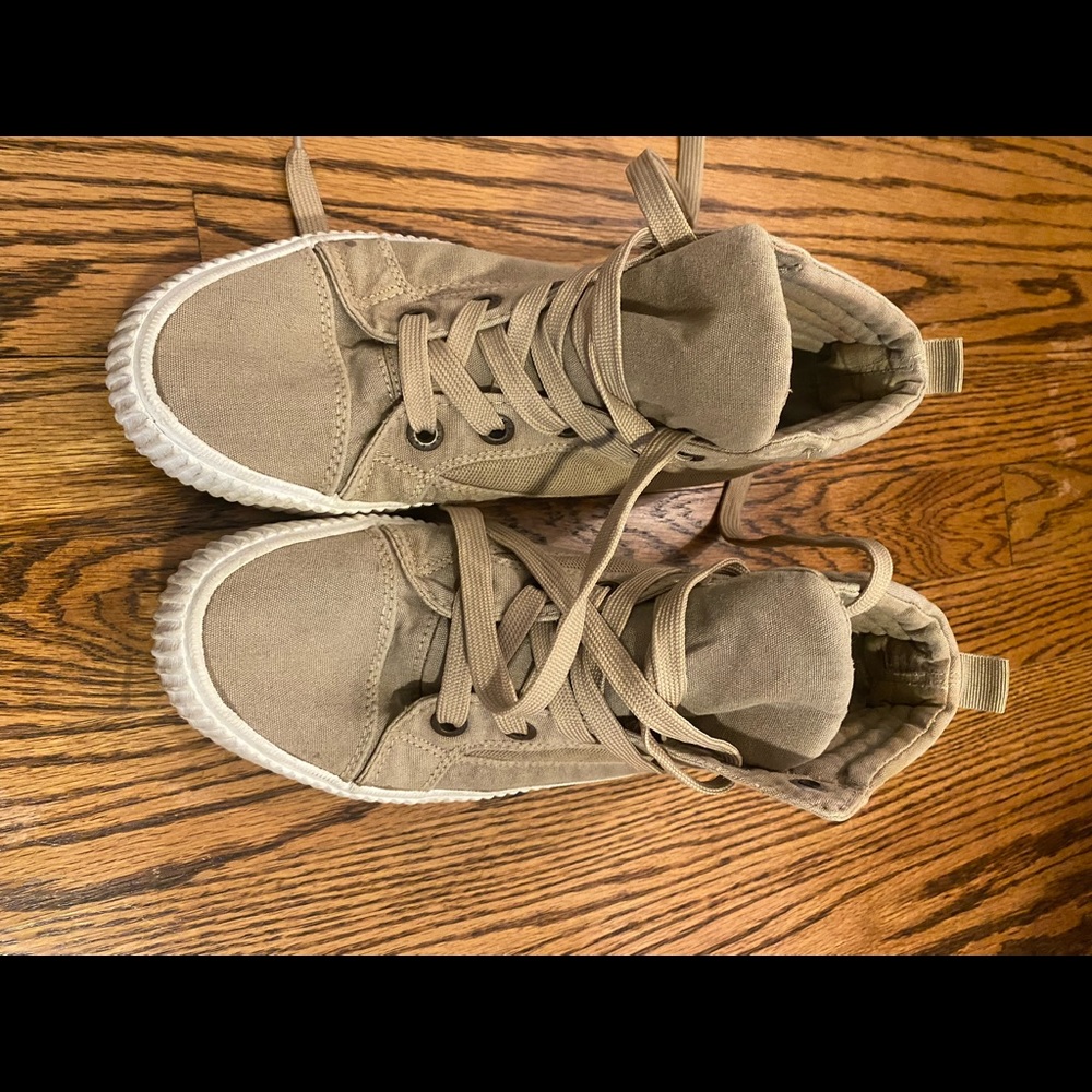 Sneakers